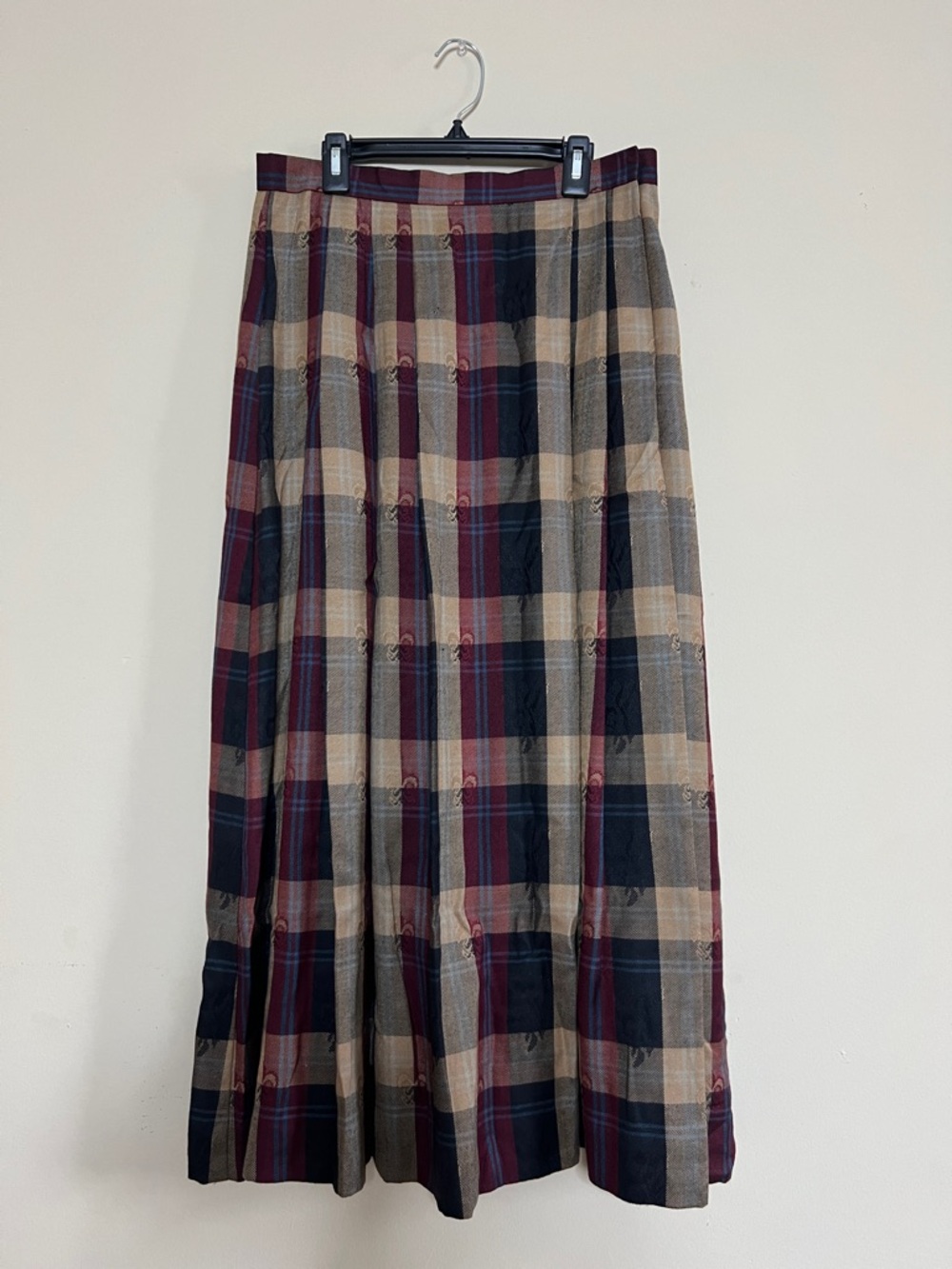 🗝️📞📠👵📜✒️Very Vintage Women’s Plaid Midi Skirt in Navy, Beige & Burgundy